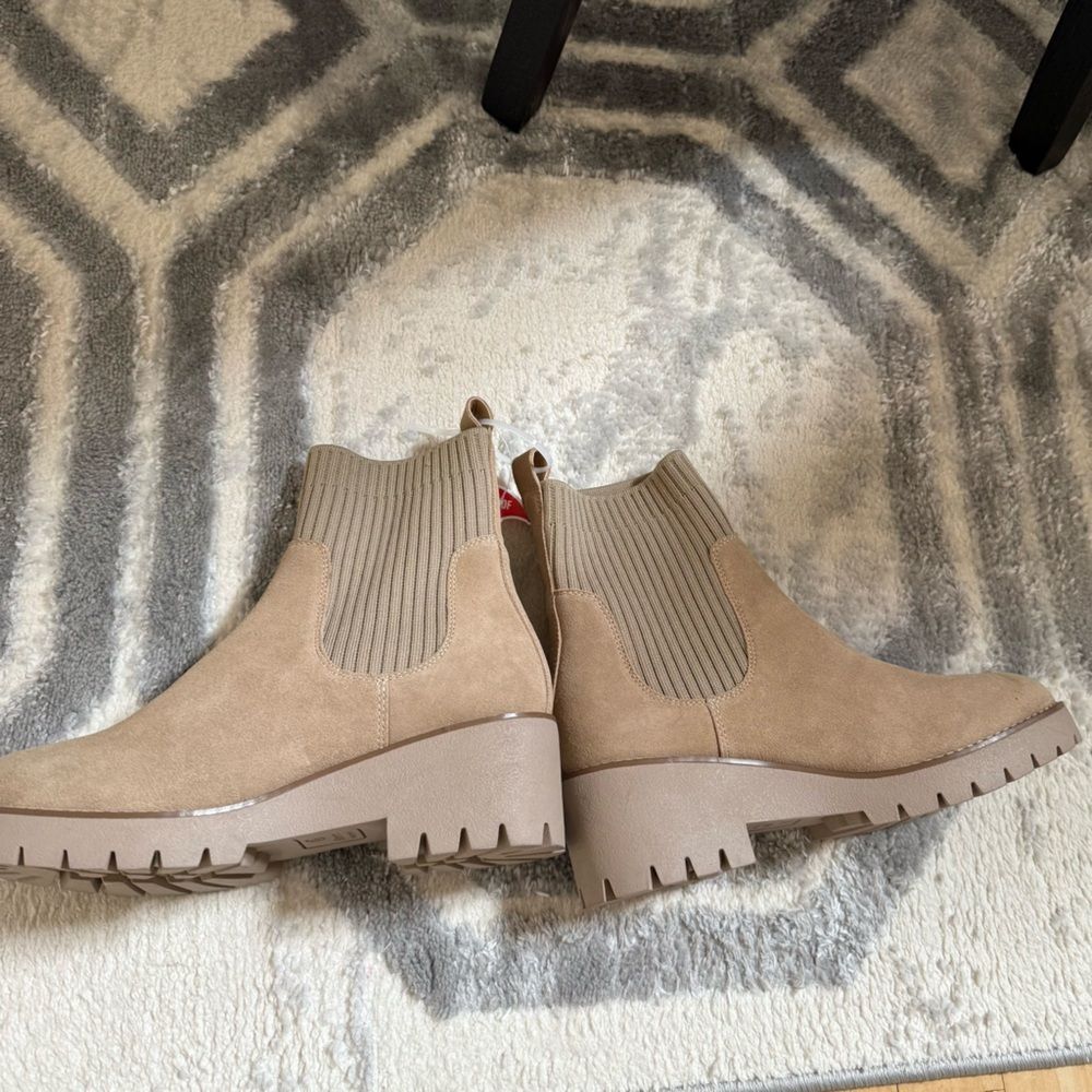 Blondo Dexter Waterproof Lug Sole Boot in Taupe Tan 7.5 NWT - Picture 5 of 15